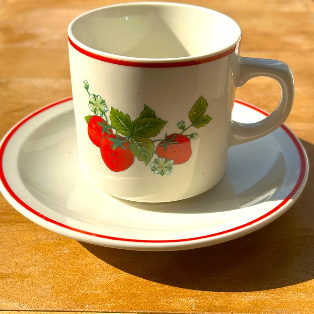 Vintage Ming Pao Strawberry Scape Teacup & Saucer Set (1980s)